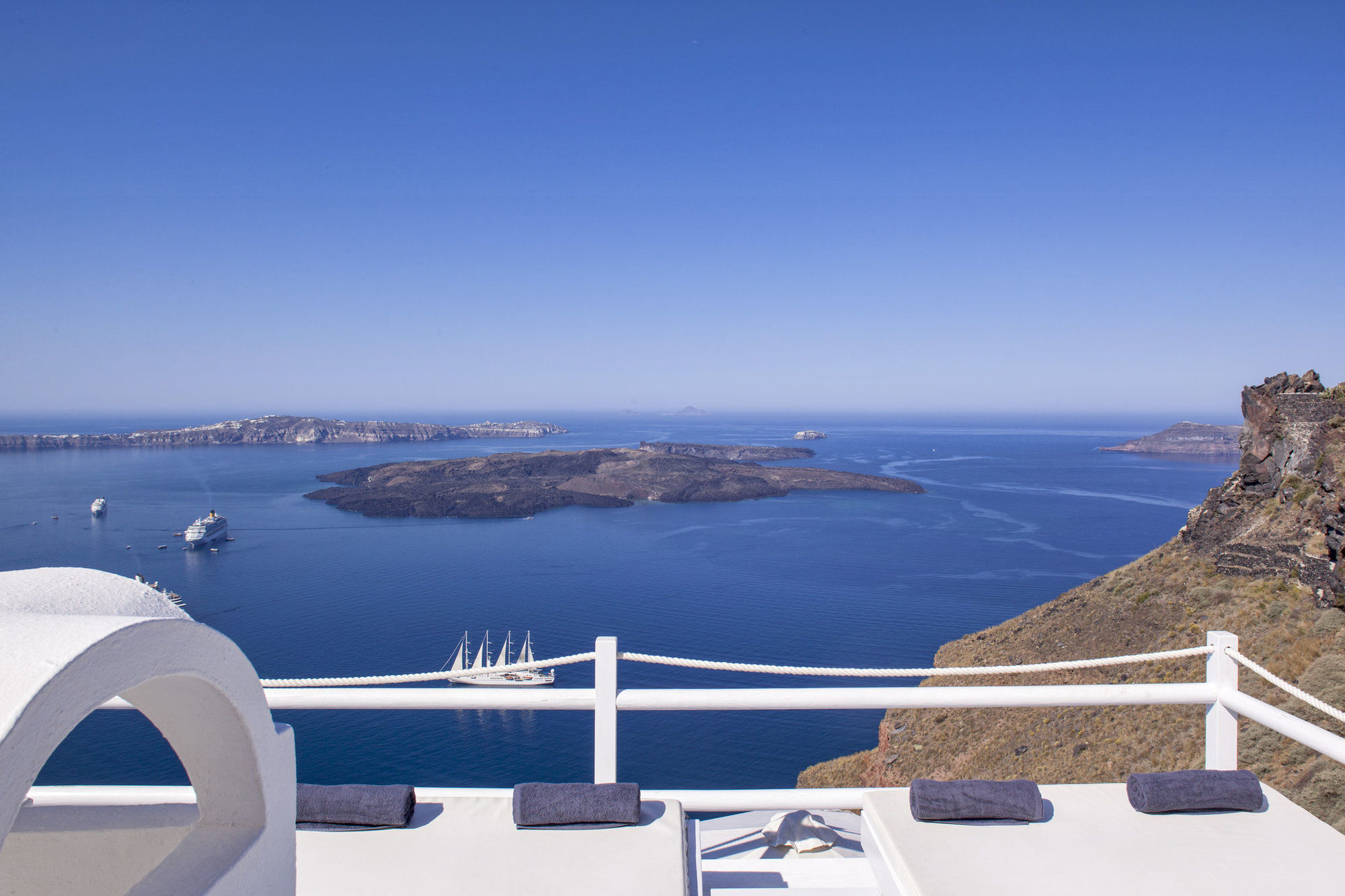 On The Rocks - Small Luxury Hotels Of The World (Adults Only) Imerovigli  Exterior foto